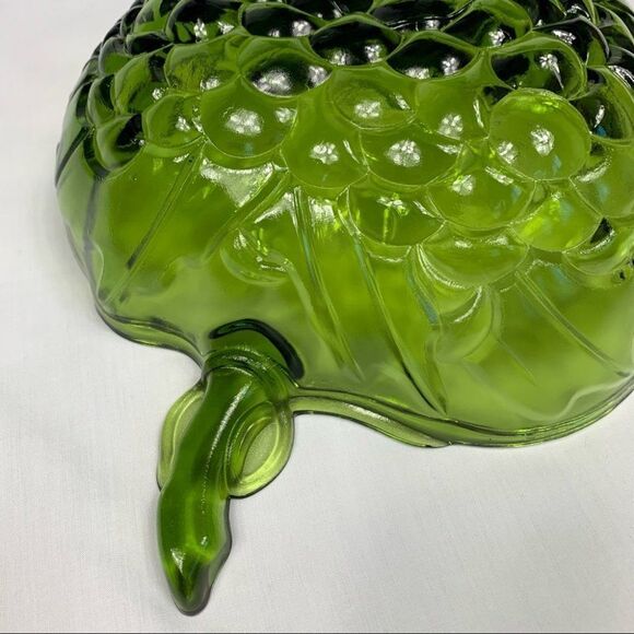 Vintage 1970’s Indiana Glass Avocado Green Grape Cluster Fruit Salad Bowl - Picture 4 of 12
